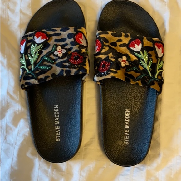 Steve Madden slip ons